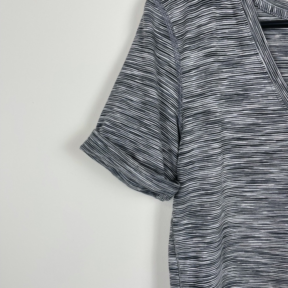 Lululemon Black & White Short Sleeve Shirt - Picture 10 of 11
